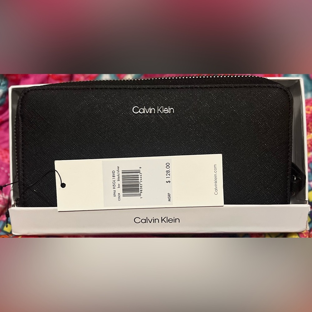 Calvin Klein Textured Black Zip wristlet Wallet
